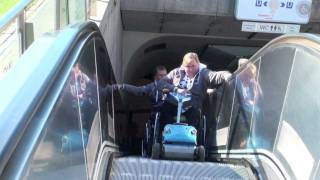 Trac Rollstuhl Treppe Unfall [upl. by Tabbi392]