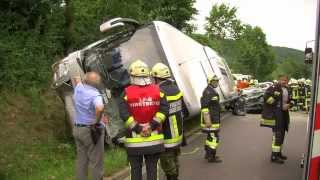 Ein Toter bei Unfall mit Bus auf der B124 [upl. by Letnahc]