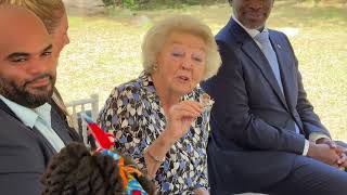 Prinses Beatrix plant boompje in Emilio Wilson Park [upl. by Kulsrud]