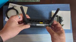 First look at the Linksys E5400 router [upl. by Tryck]