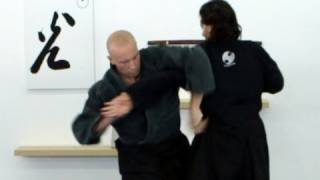 Shoulder dislocation Ninjutsu Ude garame basic  technique for Akban wiki [upl. by Nidroj947]