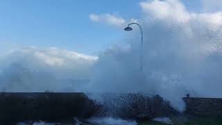 Pleine mer SaintMalo Mardi 9 Avril 2024 lors de la tempête Pierrick  Huge Waves  Storm [upl. by Bilicki]