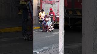 Un vaso de agua no se le niega a nadie ❤️🙏🏻 indigente experimentosocial ayudandopersonas [upl. by Aniham689]