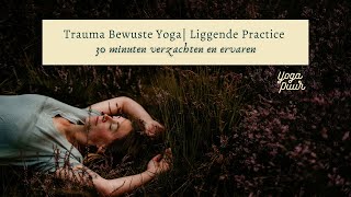 Trauma Bewuste Yoga  Liggende Practice  30 min verzachten en ervaren  Nederlands [upl. by Kreindler]