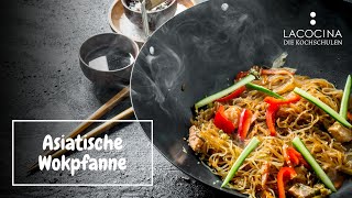 Asiatische Küche Bratnudeln aus dem Wok mit Gemüse amp Sojasauce  La Cocina [upl. by Kipper]