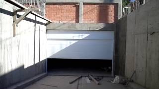 Puerta ascendente automatizada con motor axial SpaziAX600 [upl. by Ylrebmek185]