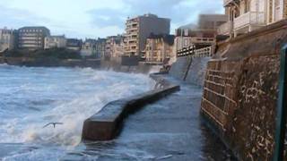 SaintMalo  Coup de vent et Forte Marée Springflut  High Tide [upl. by Mika891]