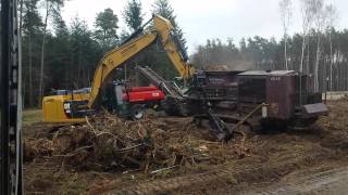 CAT 320E loading woodchipper [upl. by Aser902]