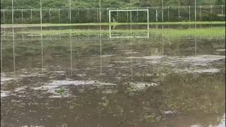 A Sant’Eustachio allenamenti in strada il campo di calcio si trasforma in una piscina di fango [upl. by Emmy]