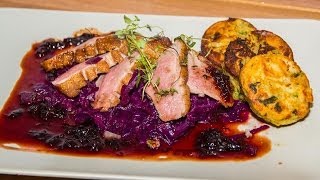 Tatort Küche  Entenbrust mit Rotkohl und Serviettenknödel [upl. by Bernadene958]