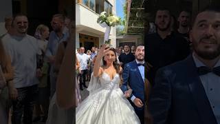 Dalja e nuses dhe hedhja e luleve nga nusja 🥰 studiojeti wedding albania hidajetdervishi [upl. by Ativel]