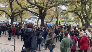 Protest profesora i studenata Akademije umetnosti zbog hapšenja studenta Relje Stanojevića [upl. by Rednaeel]