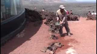 Chorro de vapor en Timanfaya Lanzarote [upl. by Mallen]