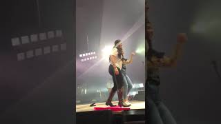 Keith Urban and fan singing live at the Calgary Saddledome grafittiU tour Sept 23rd 2018 [upl. by Esilana872]