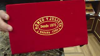 Unbox Cigar Romeo Y Julieta  Hidalgos [upl. by Emirej]