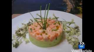 Tartare de saumon frais sur son lit davocat [upl. by Quenby]