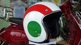 Vespa Jet Helm quotFLAGquot Italien [upl. by Addia]