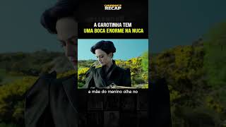 GAROTINHA COM UMA BOCA NA NUCA resumodefilmes filmes shorts [upl. by Heidie578]