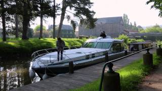 Croisière fluviale en Bretagne  Arrivée à Josselin  Nicols location de Bateau sans permis [upl. by Bremer]