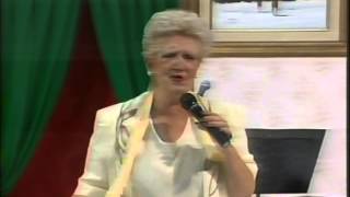 Giulietta Sacco canta Chi mha fatto sta bella scarpetta Official Video Clip [upl. by Denni481]