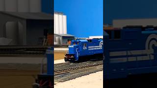 Atles Conrail 5076 B408 leads with NS 8313 Ex Conrail C408 trails second in HO scale [upl. by Myrvyn119]