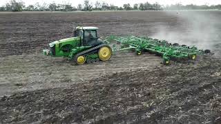 Farming the black soil plains darling downs QLD John Deere 8370rt with 2430 John Deere chisel plow [upl. by Alyk]