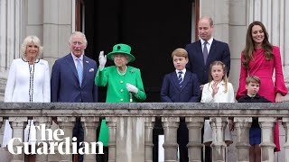 Queen appears on Buckingham Palace balcony at end of platinum jubilee celebrations [upl. by Nahtaj]