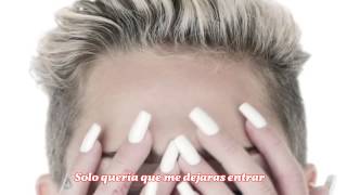 Miley Cyrus  Wrecking Ball Sub español Video [upl. by Asilenna]