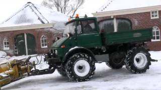 sneeuwruimen met Unimog [upl. by Airla]