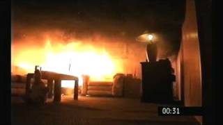 Christmas tree fire destroys a living room in under a minute [upl. by Balfour]