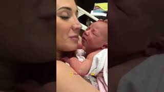 🎧Mom Love kisses 😘  babycare newborncare newbornfeeding momlife breastfeeding mom cutebaby [upl. by Ender]