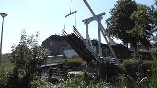 Brugopening Kerkpadbrug Zevenhuizen Ophaalbrug Drawbridge Pont Levis Klappbrücke [upl. by Nytsuj]