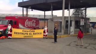 Imágenes sin editar 2 Greenpeace bloquea embotelladora de CocaCola en Colombia [upl. by Enerod489]