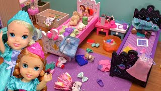 What a mess  Elsa amp Anna toddlers are cleaning their rooms [upl. by Mckale]