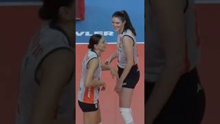 Dana Rettke ve Tijana Boskovic flörtleşirken 😅 volleyball shorts [upl. by Ahtekahs290]