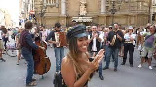 Tarantella siciliana  Quattro Canti Palermo  Angelo Daddelli amp I Picciotti [upl. by Aramahs]