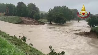 Alluvione Veneto esonda il fiume Muson nel padovano Diverse abitazioni isolate [upl. by Ahtennek]