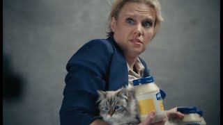 Hellmanns Super Bowl Commercial 2024 Kate McKinnon The Pose Ad Review [upl. by Aratal300]