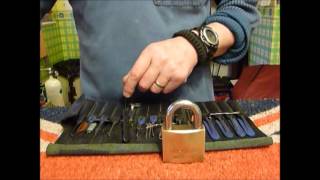 Single Pin Picking A TriCircle 265 Brass Padlock wwwuklocksportcouk [upl. by Siloam]