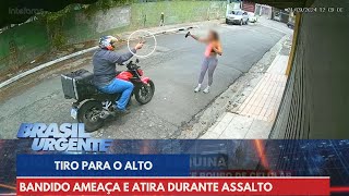 Bandido dá tiro para o alto durante roubo de celular  Brasil Urgente [upl. by Libbna]