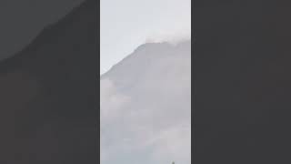 Gunung Merapi Siaga Dilihat Dari Jalur Labuhan Kinahrejo [upl. by Dichy]