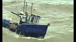 Fishing boats nearly capsize entering the Greymouth River aka Guy brings in boat like a rock star [upl. by Rawley]