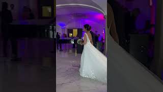 😍 tantissimi applausi lentrata degli sposi in sala 💖 shorts matrimonio wedding ricevimento [upl. by Annayrb]