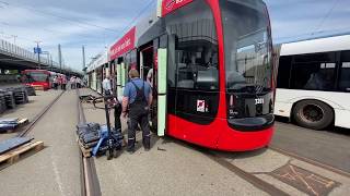 Die neue Straßenbahn der BSAG bei der Vorbereitung zur »Klötzchenfahrt« [upl. by Adla645]