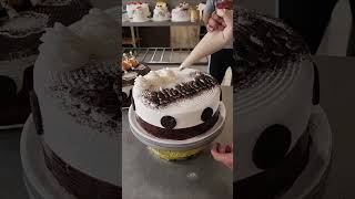 COMO DECORAR UNA TORTA CON REO Y GANACHE [upl. by Wyly]