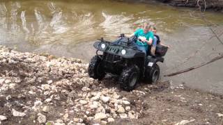 grizzly 600 muddin through A CREEK [upl. by Elac661]