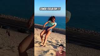 Cewek terjatuh beach dance summer comedy playa minions funny snake [upl. by Dnalerb]