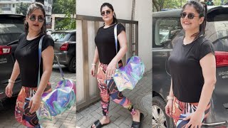 Fitness Diva 💪 Zareen Khan Spotted At Outside Gym In Khar [upl. by Viehmann]