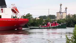 Tug Vermont assisting Sunnanvik in Buffalo [upl. by Jannelle158]