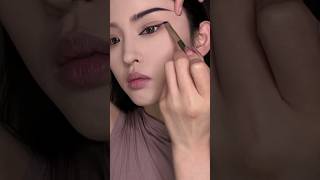 아이라이너 자연스럽게 그리는 방법을 알아보자 makeuptutorial 메이크업튜토리얼 아이라이너 [upl. by Karrie]